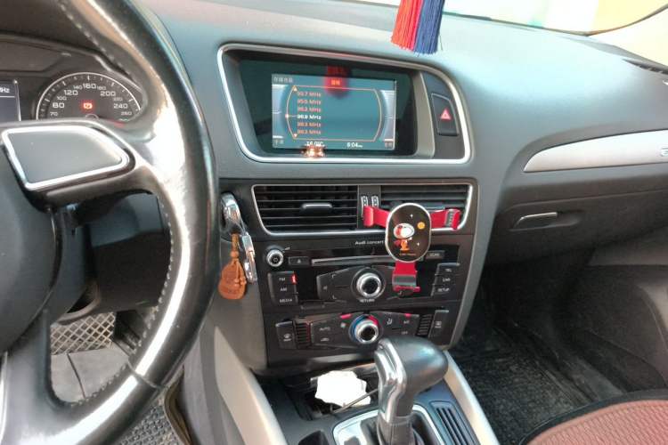 Used Audi Q5 2016 40 TFSI Trendy Edition Audio And AC Panel