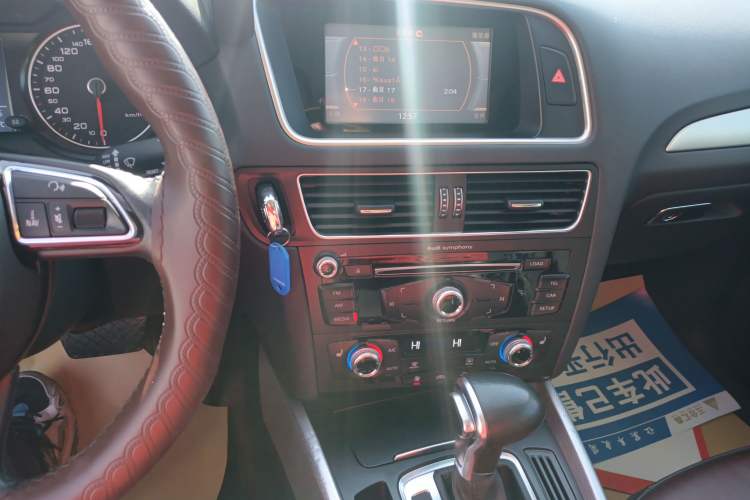 Used Audi Q5 2016 40 TFSI Technology Edition Audio And AC Panel