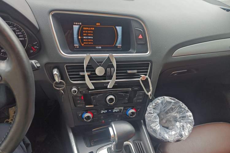 Used Audi Q5 2016 40 TFSI Technology Edition Audio And AC Panel