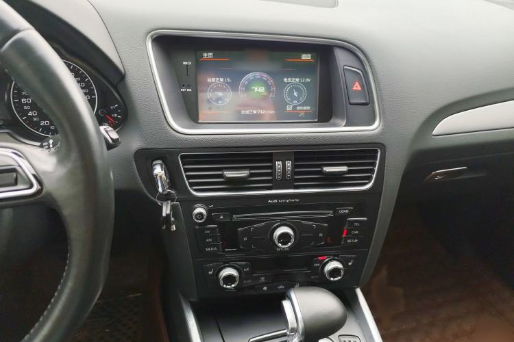 Used Audi Q5 2016 40 TFSI Technology Edition Audio And AC Panel