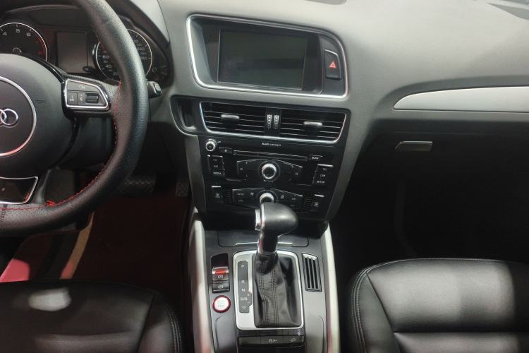 Used Audi Q5 2016 40 TFSI Trendy Edition Audio And AC Panel