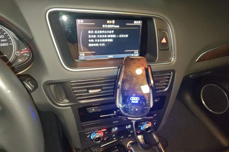 Used Audi Q5 2016 40 TFSI Comfort Model Audio And AC Panel