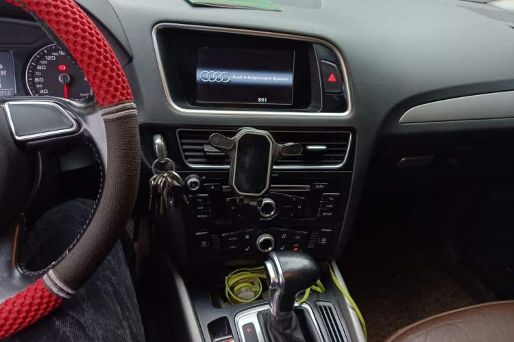 Used Audi Q5 2016 40 TFSI Technology Edition Audio And AC Panel