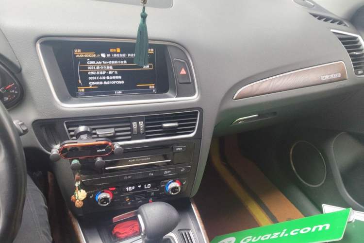 Used Audi Q5 2016 40 TFSI Comfort Model Audio And AC Panel
