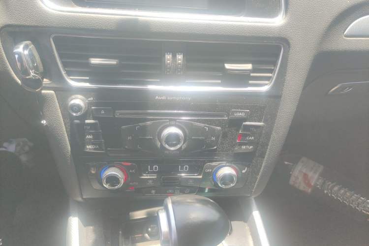 Used Audi Q5 2016 40 TFSI Technology Edition Audio And AC Panel