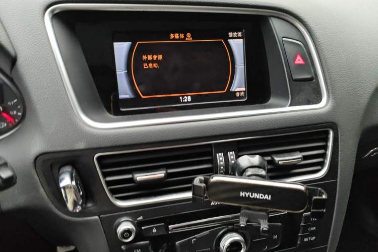 Used Audi Q5 2016 40 TFSI Technology Edition Audio And AC Panel