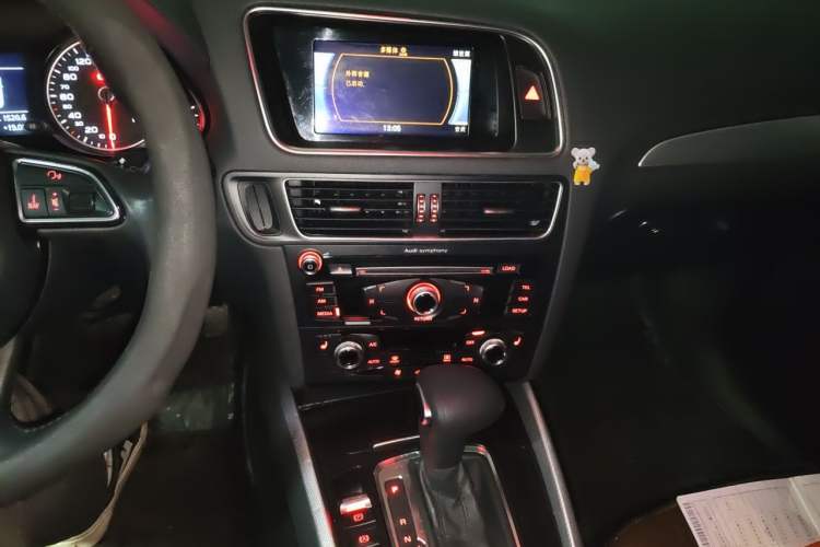 Used Audi Q5 2016 40 TFSI Technology Edition Audio And AC Panel