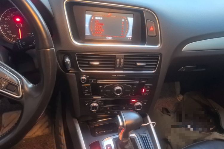 Used Audi Q5 2016 40 TFSI Technology Edition Audio And AC Panel