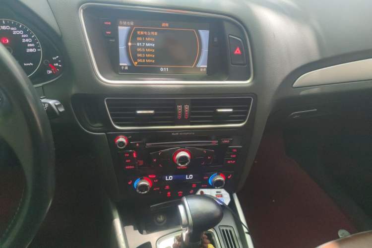 Used Audi Q5 2016 40 TFSI Technology Edition Audio And AC Panel