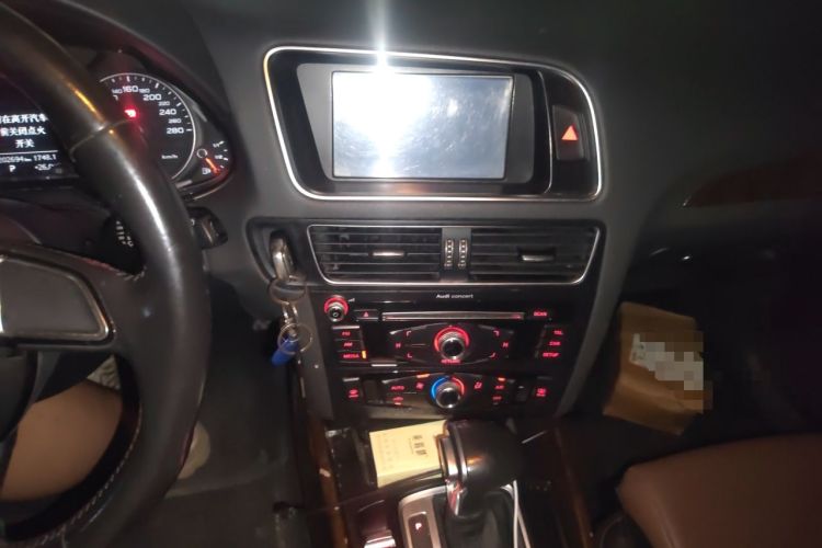 Used Audi Q5 2016 40 TFSI Trendy Edition Audio And AC Panel