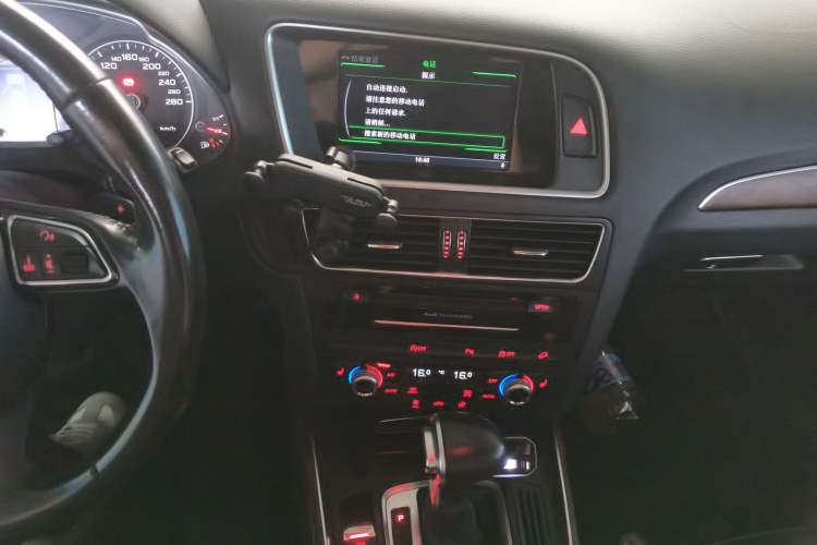 Used Audi Q5 2016 40 TFSI Technology Edition Audio And AC Panel