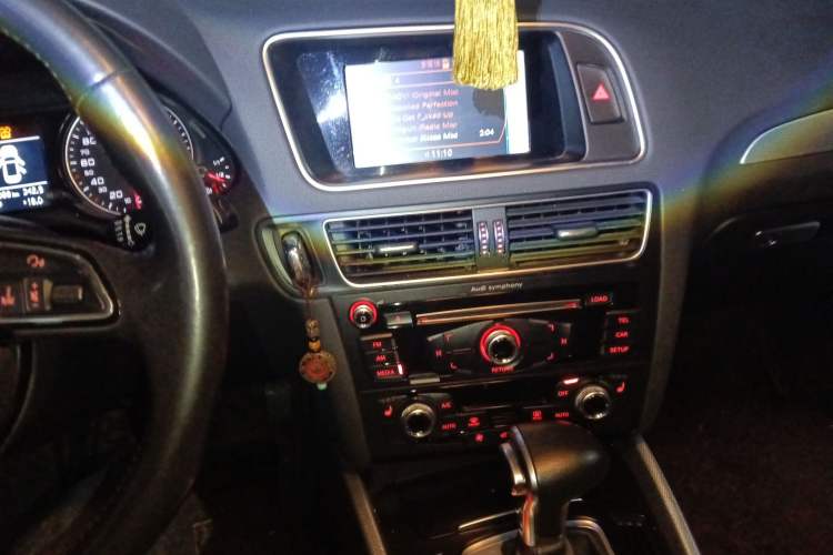 Used Audi Q5 2016 40 TFSI Technology Edition Audio And AC Panel