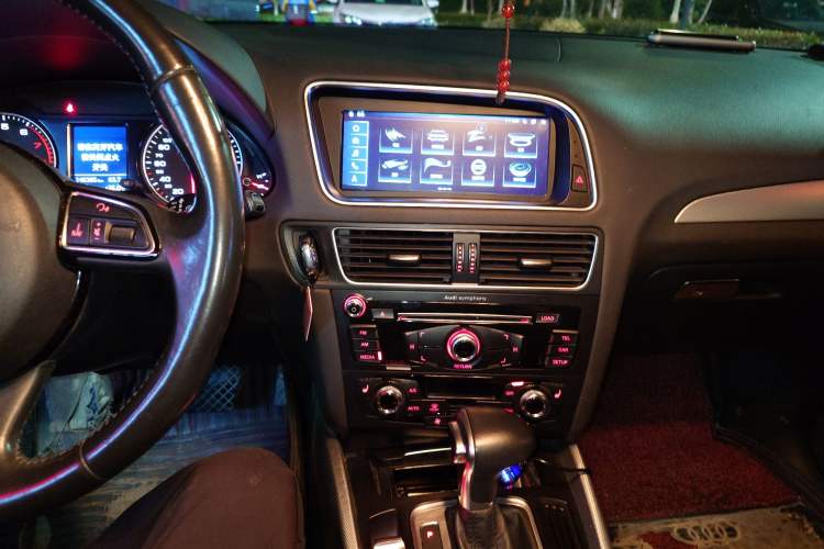 Used Audi Q5 2016 40 TFSI Technology Edition Audio And AC Panel