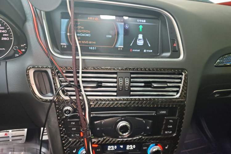 Used Audi Q5 2016 40 TFSI Special Edition Audio And AC Panel