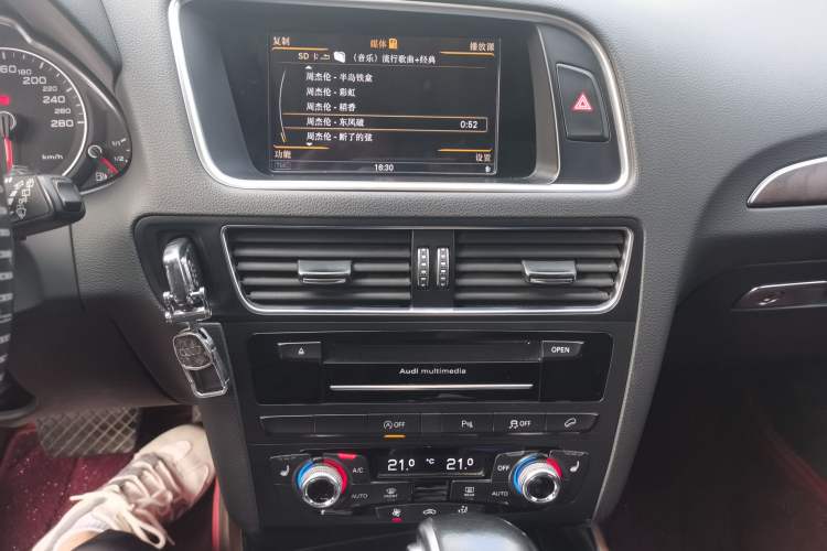 Used Audi Q5 2016 40 TFSI Comfort Model Audio And AC Panel