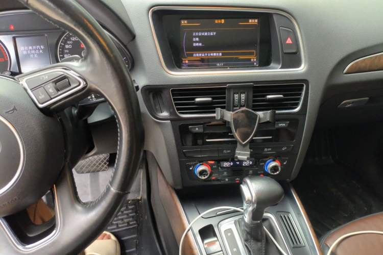 Used Audi Q5 2016 40 TFSI Comfort Model Audio And AC Panel