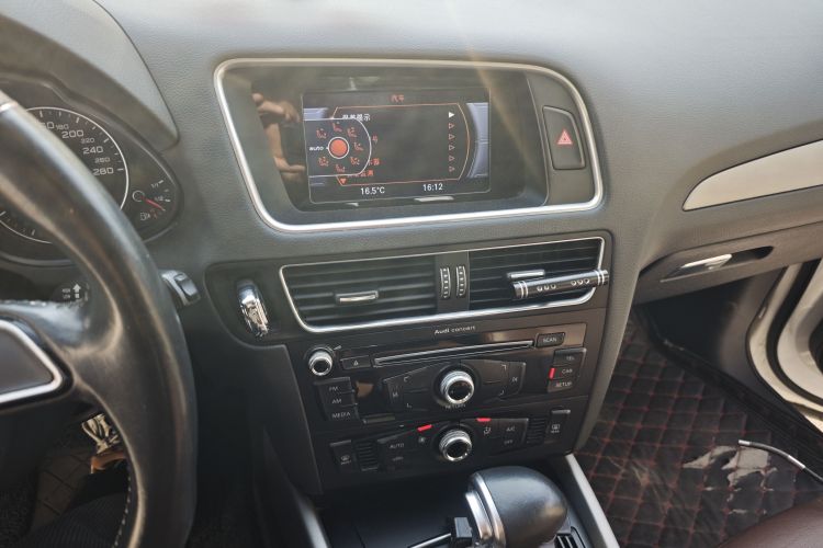 Used Audi Q5 2016 40 TFSI Trendy Edition Audio And AC Panel