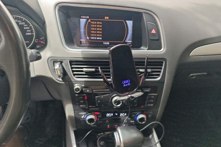 Used Audi Q5 2016 40 TFSI Technology Edition Audio And AC Panel