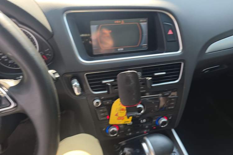 Used Audi Q5 2016 40 TFSI Technology Edition Audio And AC Panel