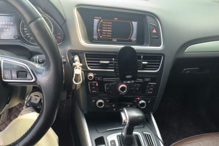 Used Audi Q5 2016 40 TFSI Technology Edition Audio And AC Panel