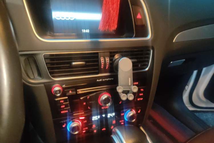 Used Audi Q5 2016 40 TFSI Technology Edition Audio And AC Panel