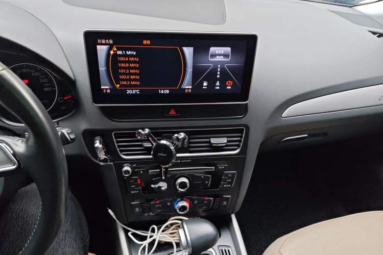 Used Audi Q5 2016 40 TFSI Trendy Edition Audio And AC Panel