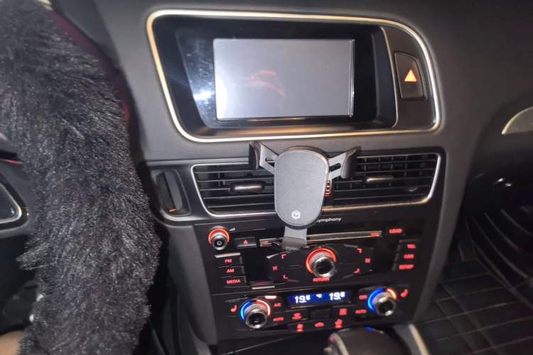 Used Audi Q5 2016 40 TFSI Technology Edition Audio And AC Panel