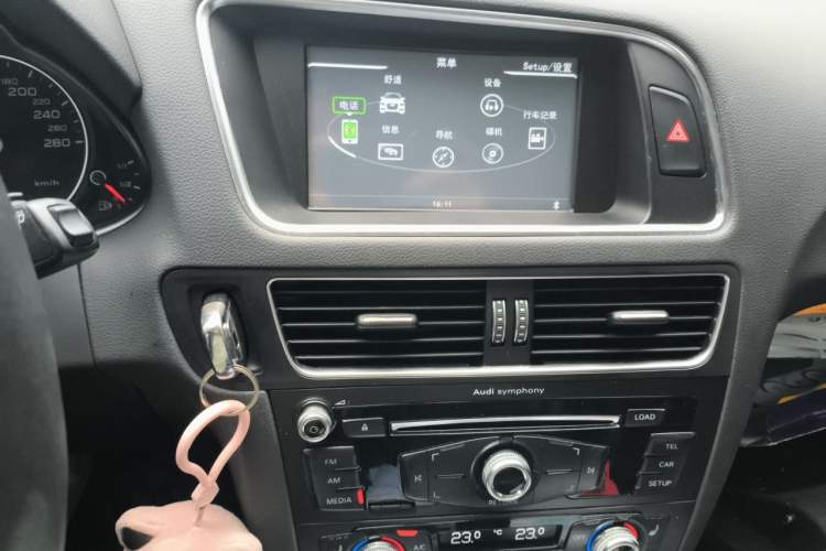 Used Audi Q5 2016 40 TFSI Technology Edition Audio And AC Panel