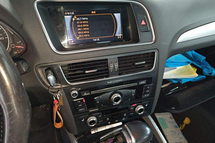 Used Audi Q5 2016 40 TFSI Technology Edition Audio And AC Panel