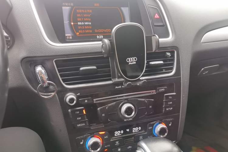 Used Audi Q5 2016 40 TFSI Technology Edition Audio And AC Panel