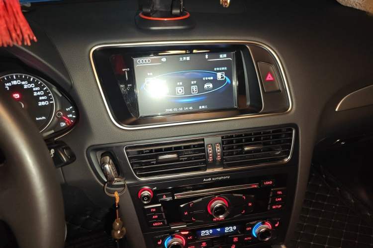 Used Audi Q5 2016 40 TFSI Technology Edition Audio And AC Panel