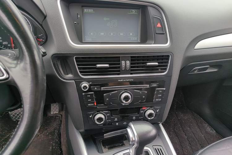 Used Audi Q5 2016 40 TFSI Technology Edition Audio And AC Panel