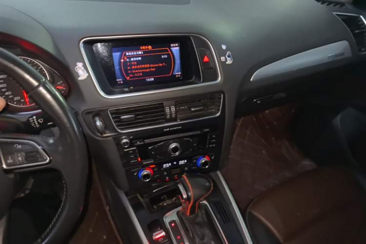 Used Audi Q5 2016 40 TFSI Technology Edition Audio And AC Panel