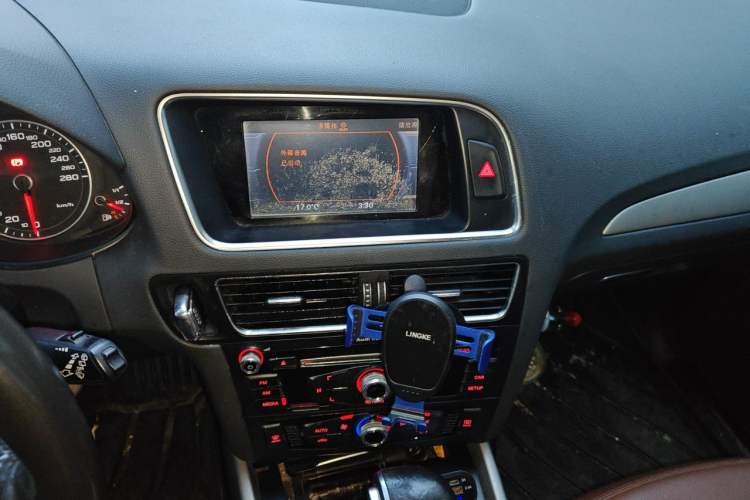 Used Audi Q5 2016 40 TFSI Trendy Edition Audio And AC Panel