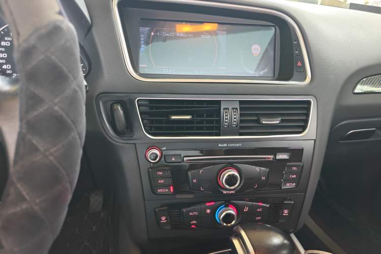 Used Audi Q5 2016 40 TFSI Trendy Edition Audio And AC Panel