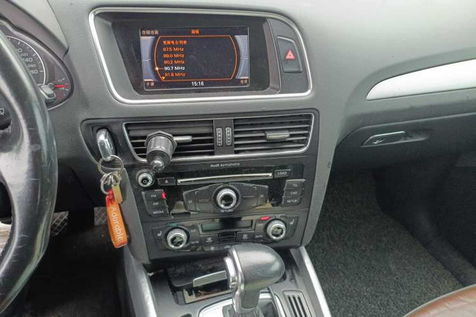 Used Audi Q5 2016 40 TFSI Technology Edition Audio And AC Panel