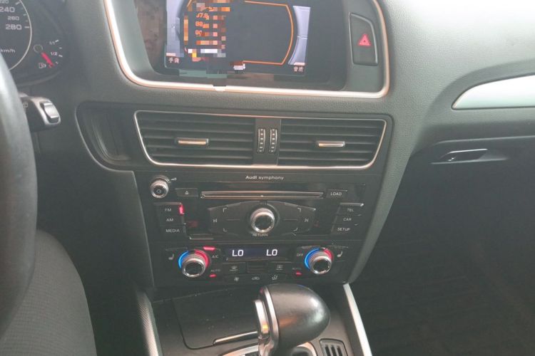 Used Audi Q5 2016 40 TFSI Comfort Model Audio And AC Panel