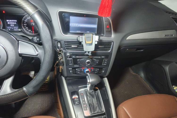 Used Audi Q5 2016 40 TFSI Trendy Edition Audio And AC Panel