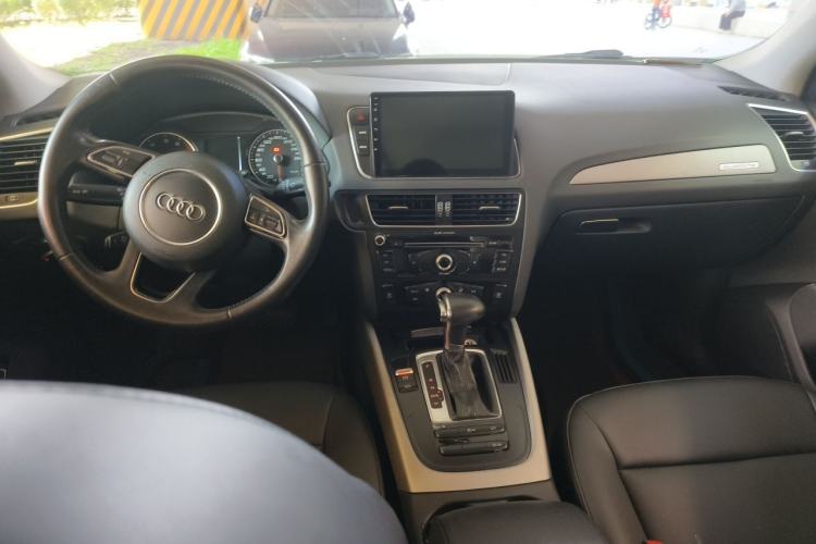 Used Audi Q5 2016 40 TFSI Technology Edition Center Console