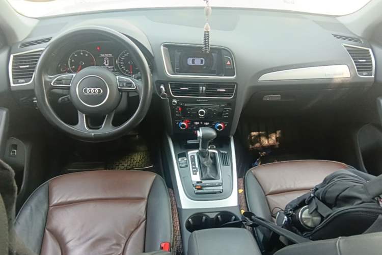 Used Audi Q5 2016 40 TFSI Technology Edition Center Console