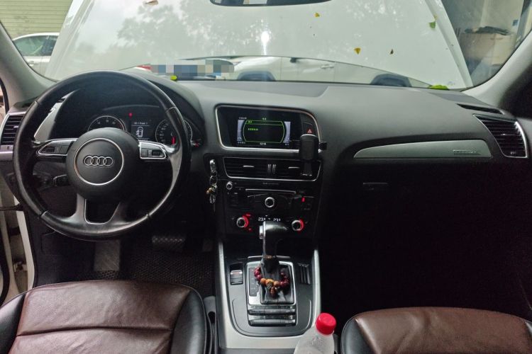 Used Audi Q5 2016 40 TFSI Technology Edition Center Console