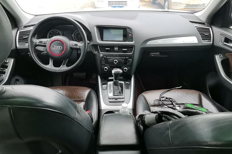 Used Audi Q5 2016 40 TFSI Technology Edition Center Console