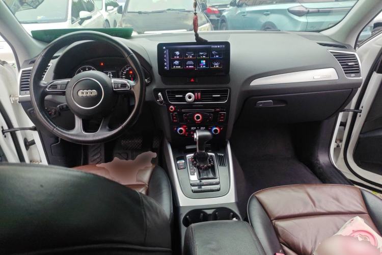 Used Audi Q5 2016 40 TFSI Technology Edition Center Console