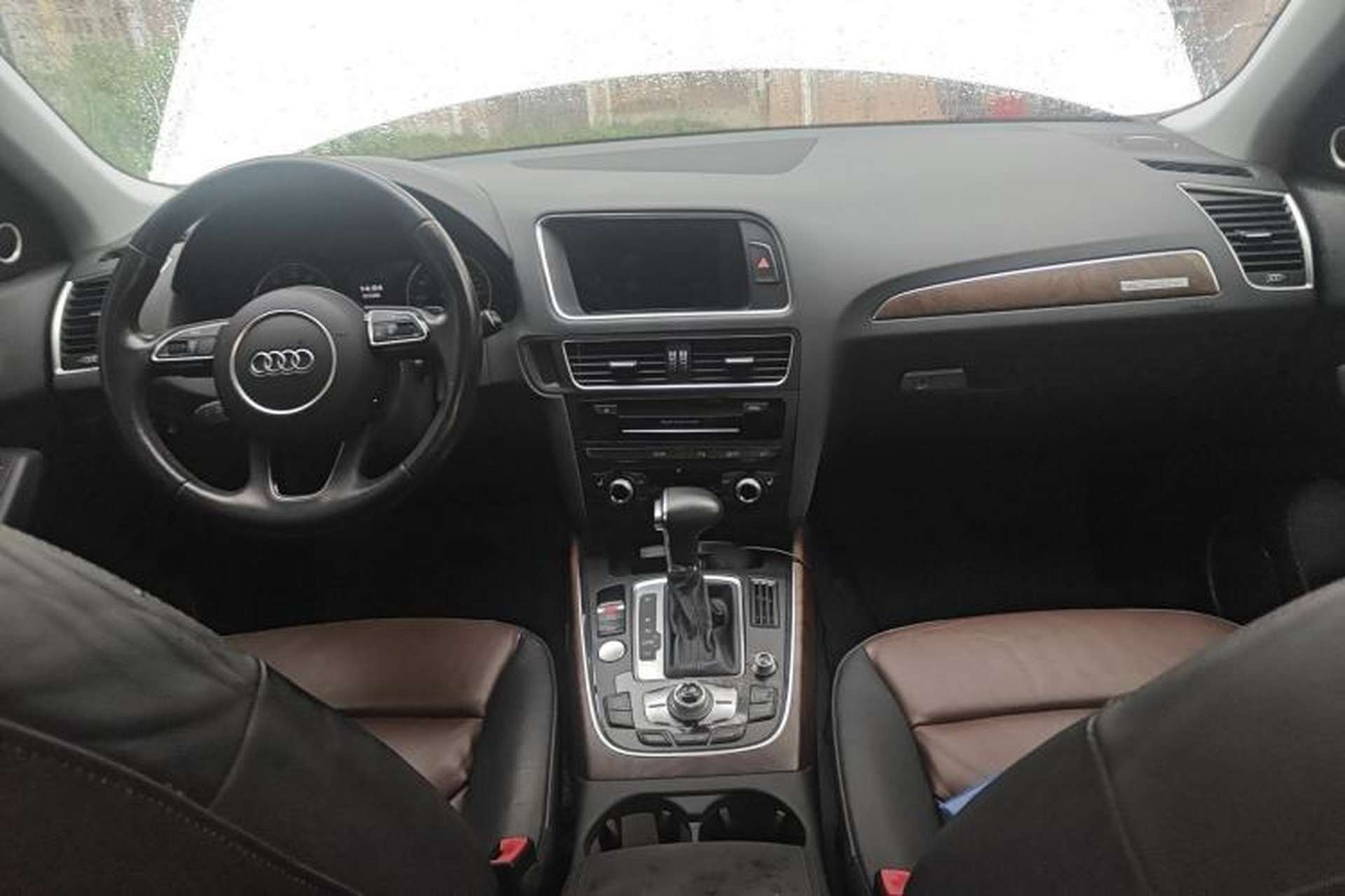 Used Audi Q5 2016 40 TFSI Comfort Model Center Console