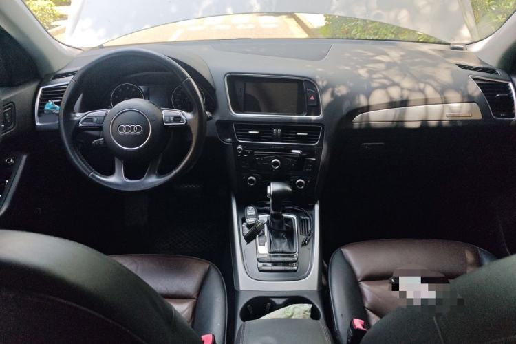 Used Audi Q5 2016 40 TFSI Technology Edition Center Console