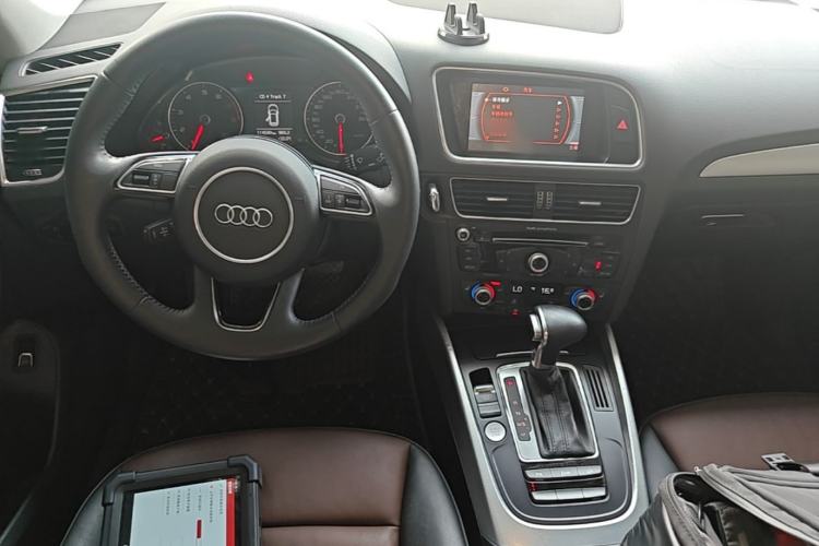 Used Audi Q5 2016 40 TFSI Technology Edition Center Console
