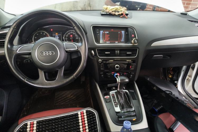 Used Audi Q5 2016 40 TFSI Trendy Edition Center Console
