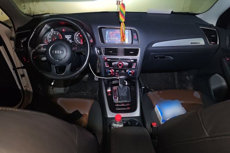 Used Audi Q5 2016 40 TFSI Technology Edition Center Console