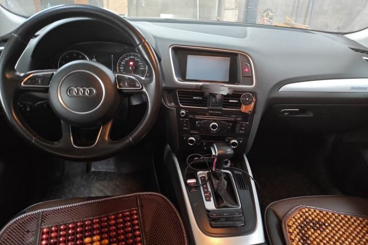 Used Audi Q5 2016 40 TFSI Technology Edition Center Console