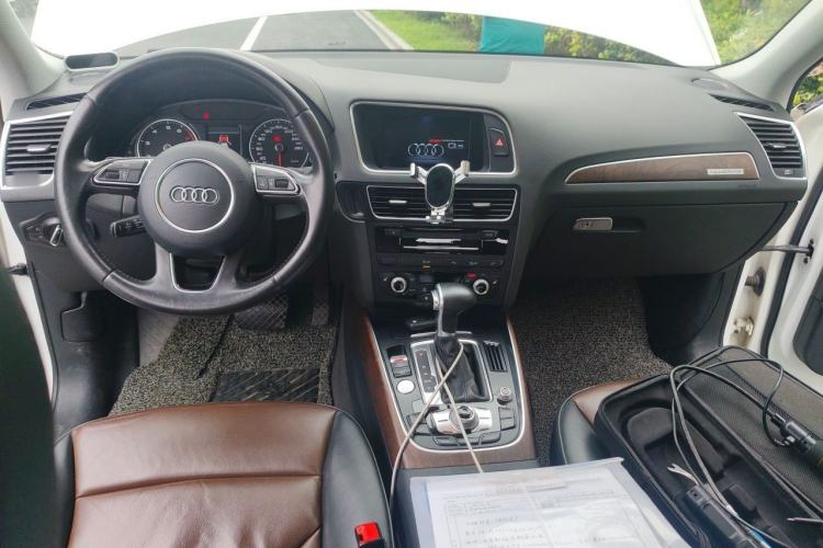 Used Audi Q5 2016 40 TFSI Comfort Model Center Console